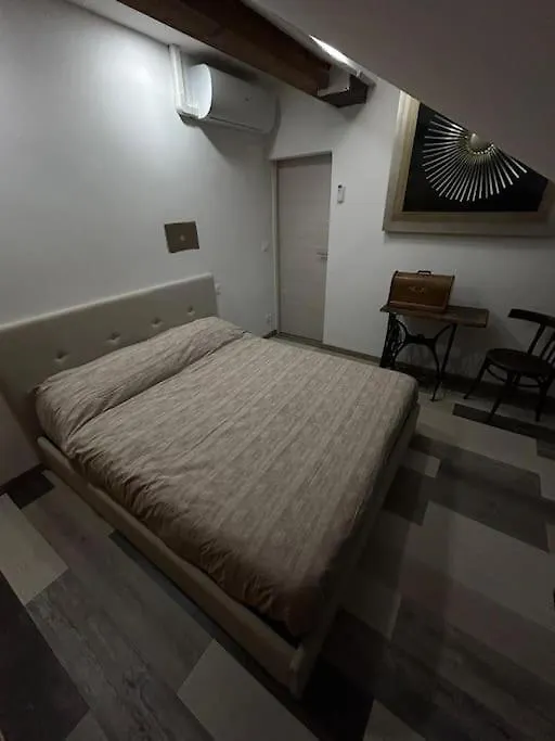 Mansarda In Pieno Centro Daire Savona 0*,  İtalya